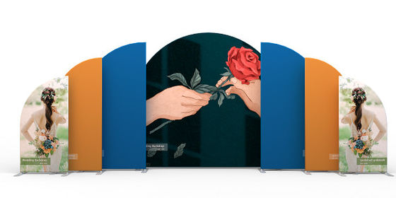 Des Hochzeitshintergrunddekorationssamtgeweberosas der hohen Qualität runder acrylsauerausstellungsstand Hintergrund