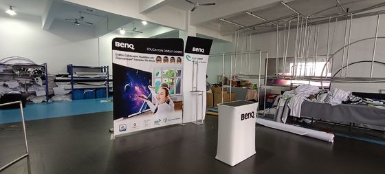 10ft ziehen gerader Kurven-Hintergrund-Fahnen-Werbungs-Messen-Stand Fahnen hoch
